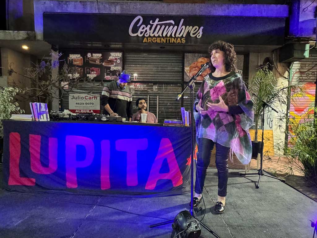 Ana María Oddo en La Noche de los Libros - Castelar