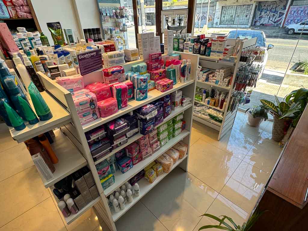 Granda - Farmacia Magistral - Av Zeballos 2975 entre Revoredo y Andrade