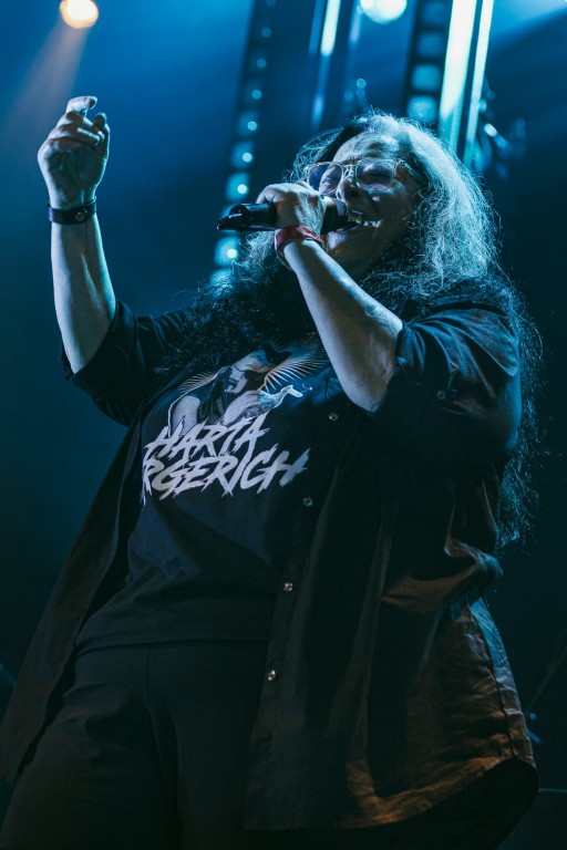 Lucy Patané el 20 de septiembre de 2025. Con Viviana Scaliza de invitada en la voz, esta es una versión de Genesis, canción de Vox Dei.