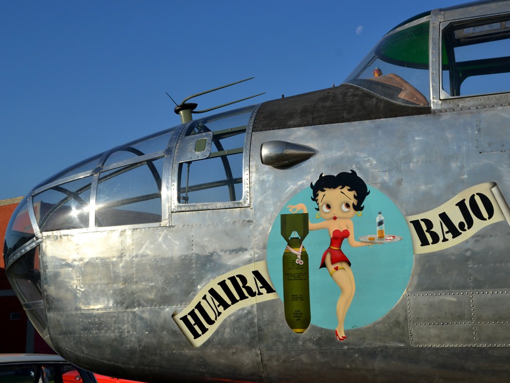 Nose Art del B-25 mostrando su nombre