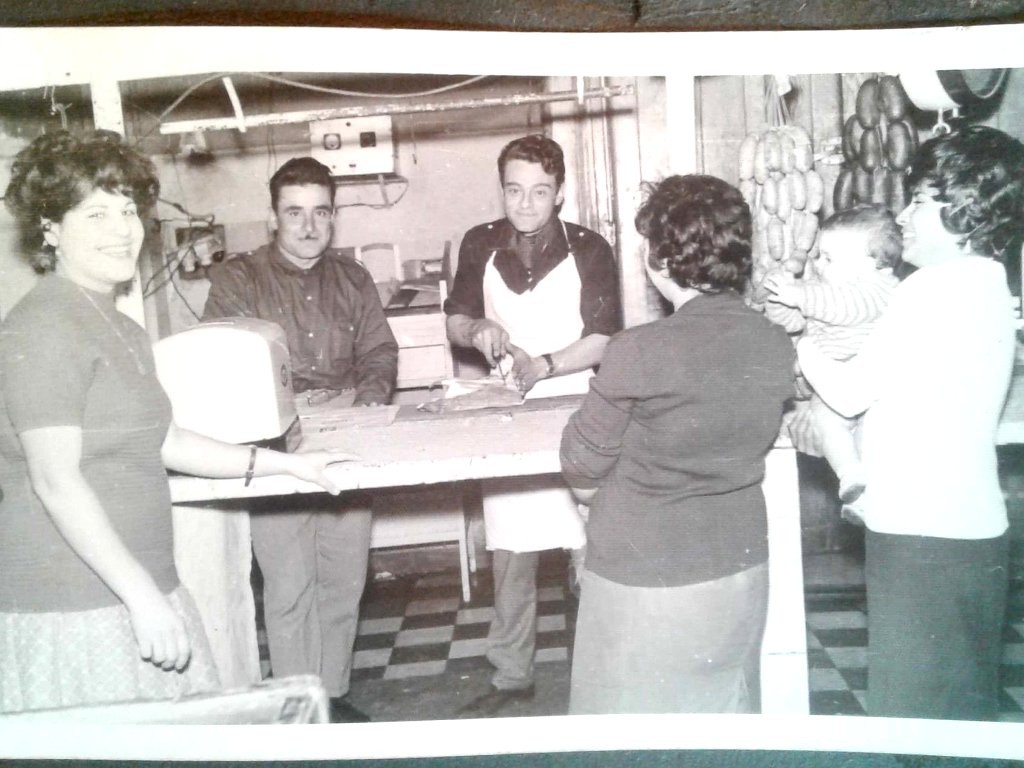 Ituzaingó 1964 - Primera carnicería del Barrio San Alberto, propiedad de Miguel Russo . Fotografía aportada por vecinos.