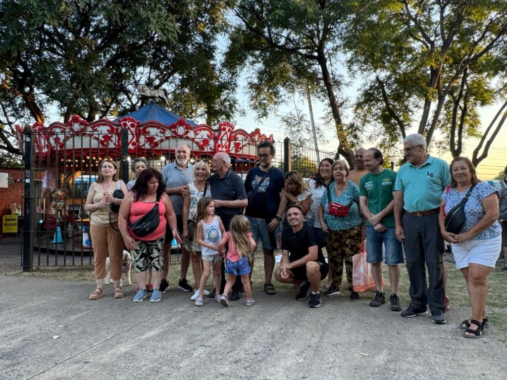 Abrazo simbólico a la Calesita de Atilio.