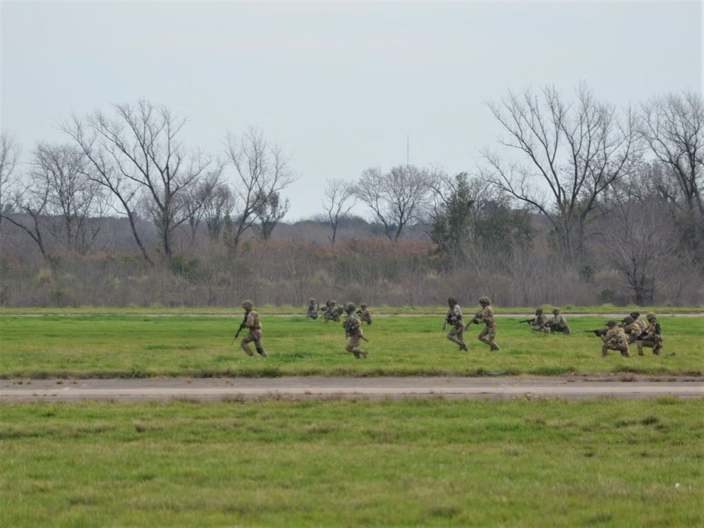 El Ejército realizó una demostración de ataque heli transportado. 