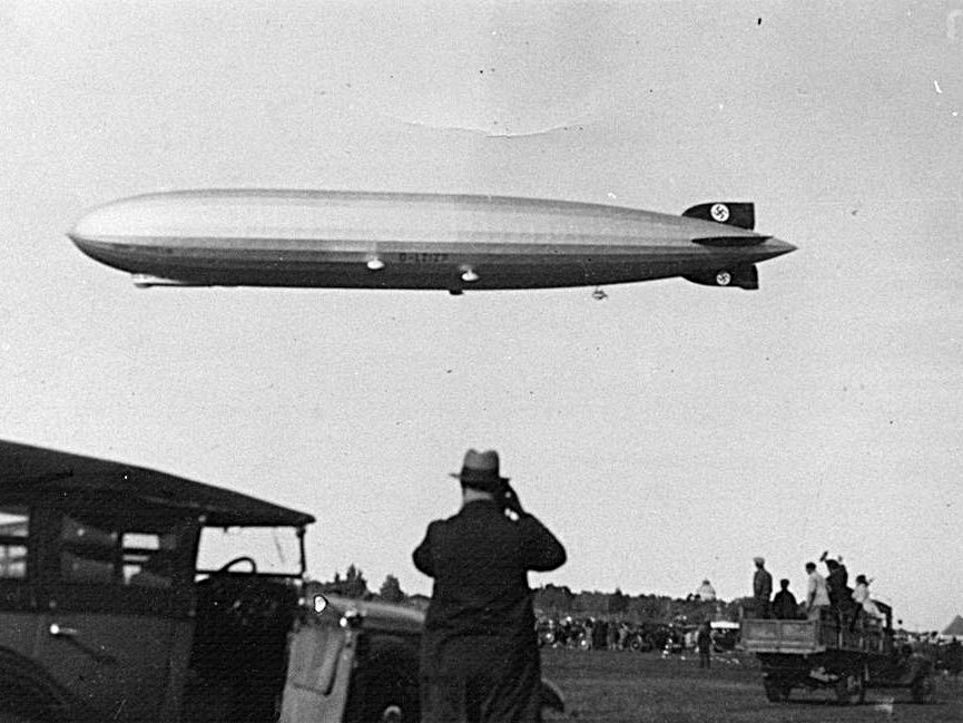 Graf Zeppelin sobre la Zona Oeste. 
Foto: Instituto y Archivo Histórico de Morón. 