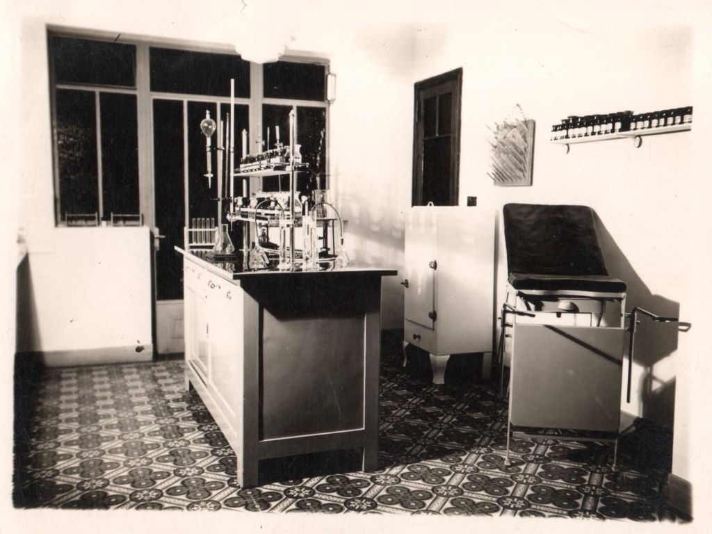 Primer Laboratorio del Doctor Viola en Rufino. Circa 1935.