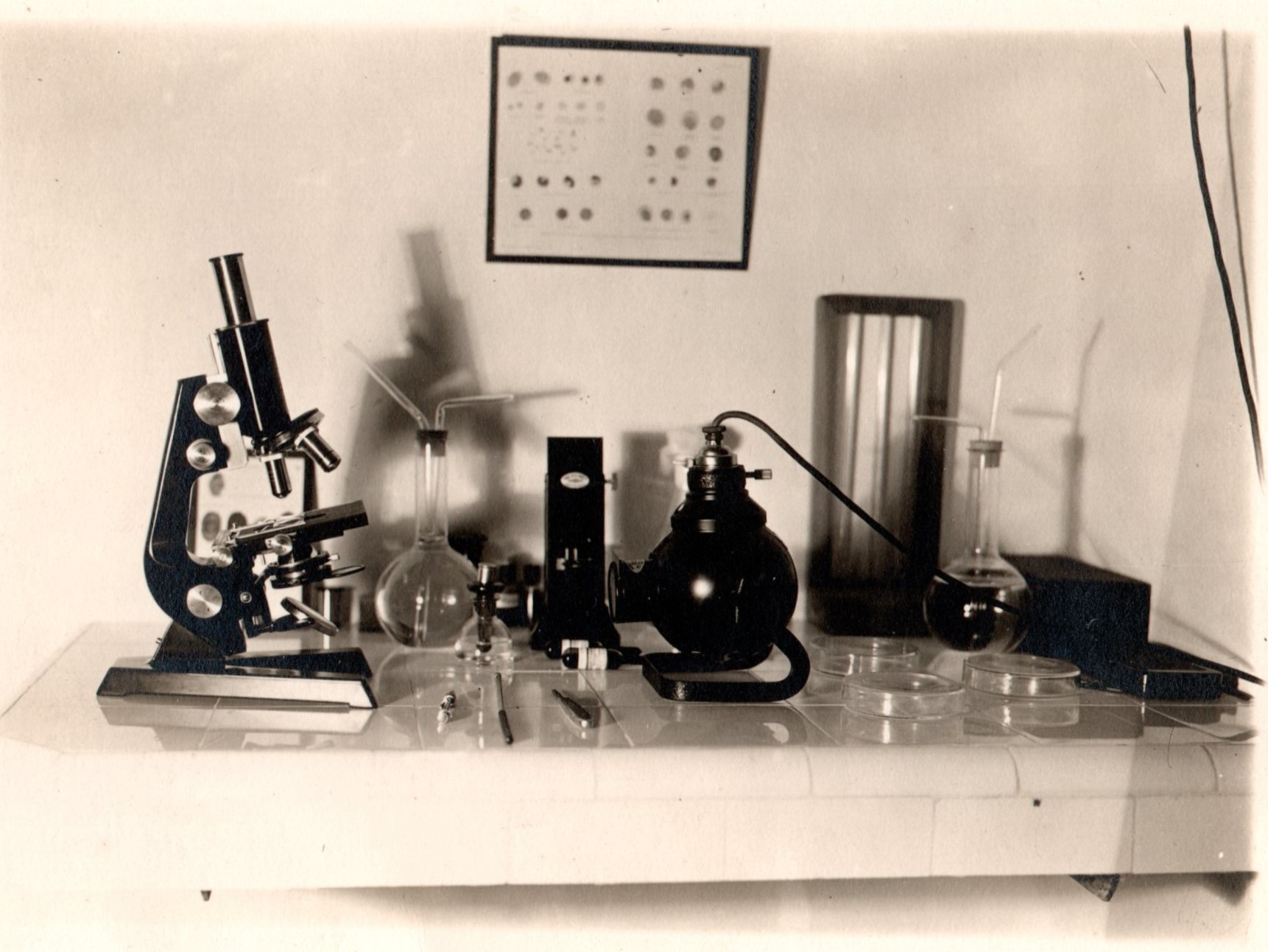 Primer Laboratorio del Doctor Viola en Rufino. Circa 1935.