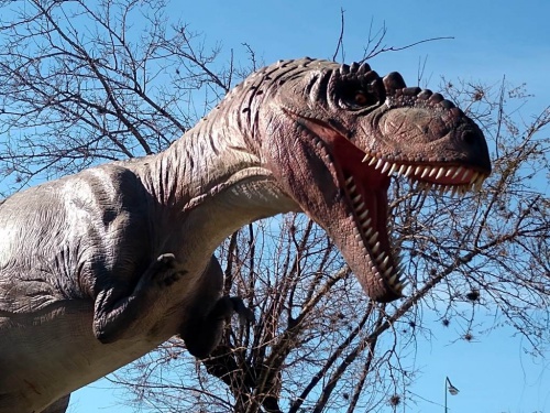 Los dinosaurios coparon la Casa de la Cultura de Merlo