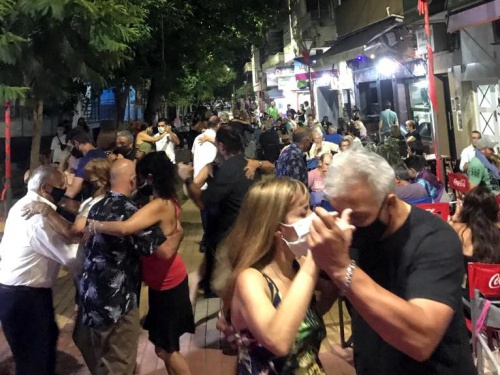 El retorno de las milongas: volvió el abrazo del tango a la Zona Oeste