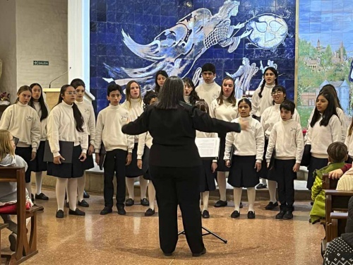 El Coro Nacional de Niños cantó en el Sofía Barat