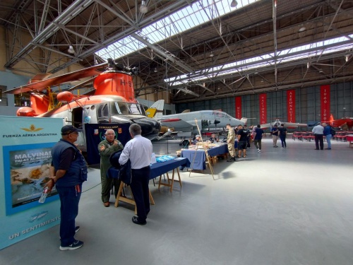 El Museo de Aeronáutica realizó con éxito su segunda feria del libro