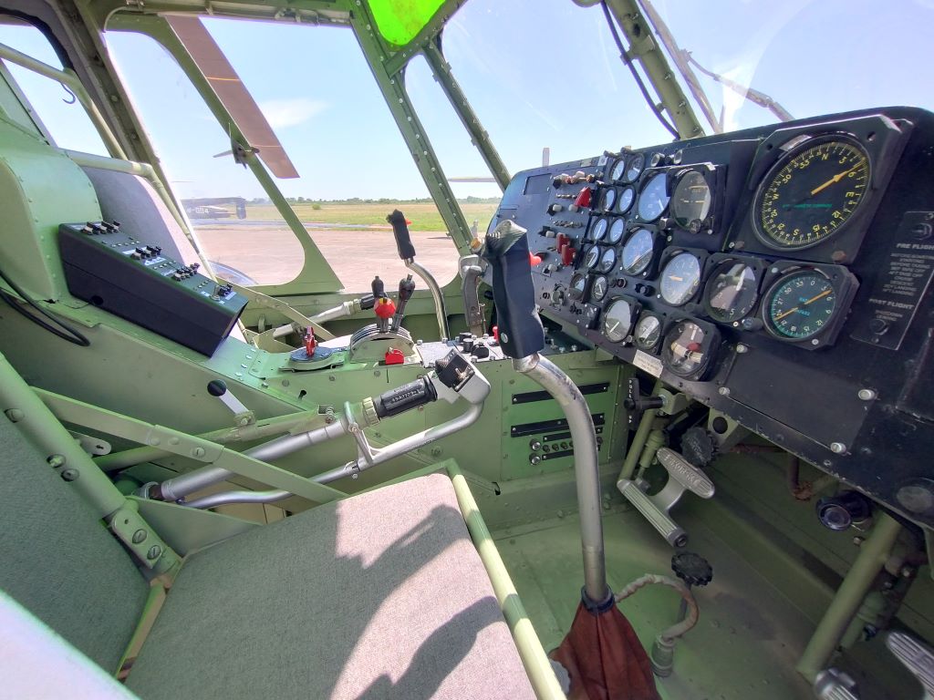 Interior de la cabina del Sikorsky