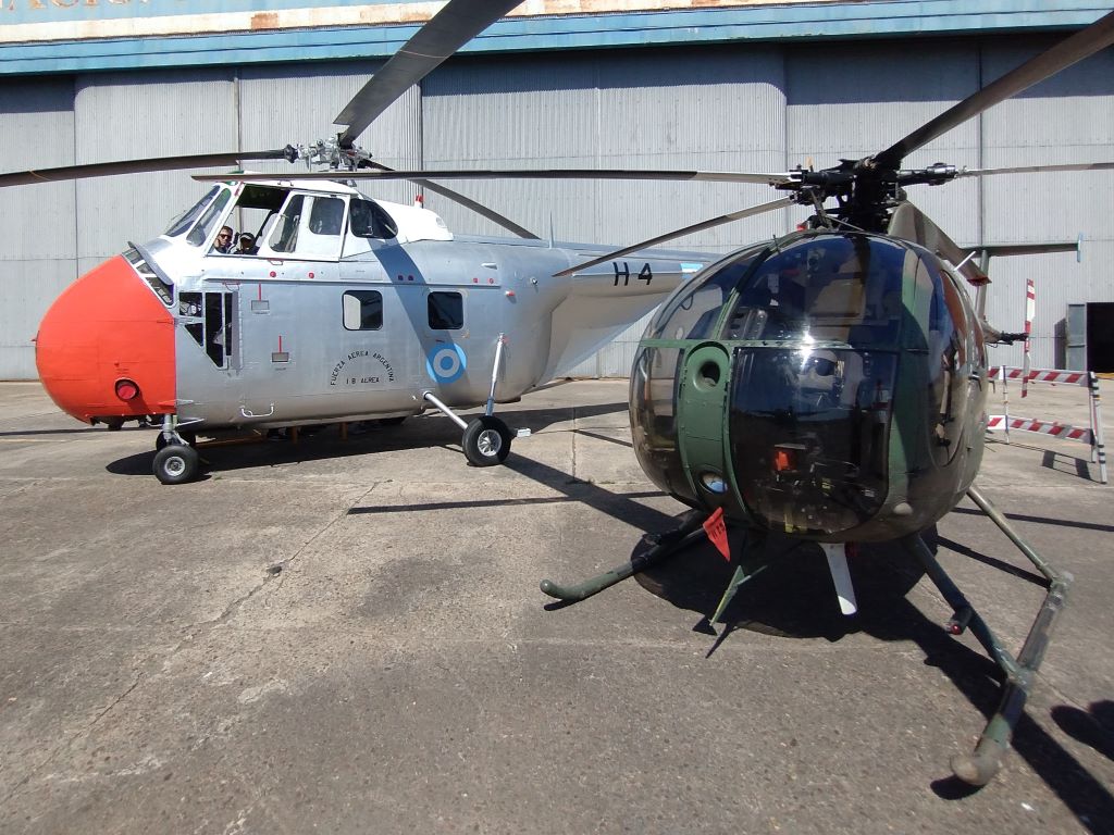 Sikorsky S-55 y Hughes 500 de la VII Brigada Aérea