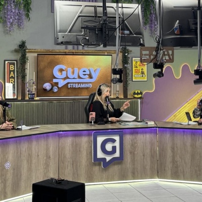 Castelar Digital dijo presente en Luna en Plutón con humor, entrevistas y tarot