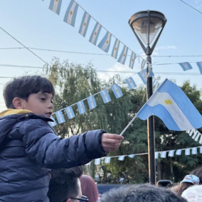 Castelar celebró el 25 de Mayo con música, danza y chocolatada en Plaza Seca