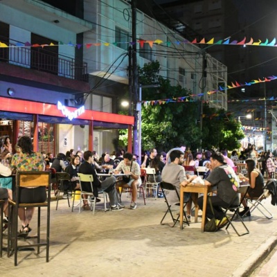 Morón lanzó “Verano en Castelar” con música, gastronomía y promociones