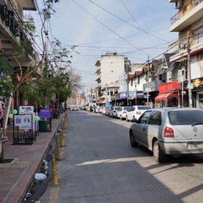 Ampliarán las dársenas de estacionamiento en el centro comercial