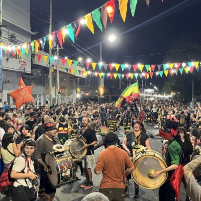El Corso de Haedo volvió a llenar la avenida Rivadavia de música y carnaval