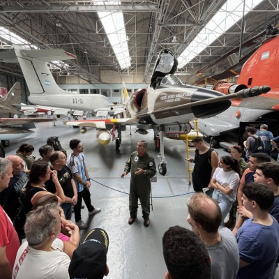 El Museo Nacional de Aeronáutica recordó la Guerra de Malvinas con una visita guiada especial
