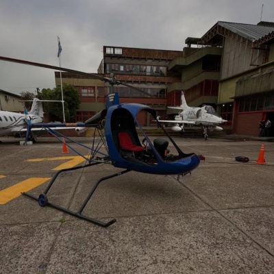 Sorpresa en Zona Oeste: Apareció un helicóptero en medio de una plaza