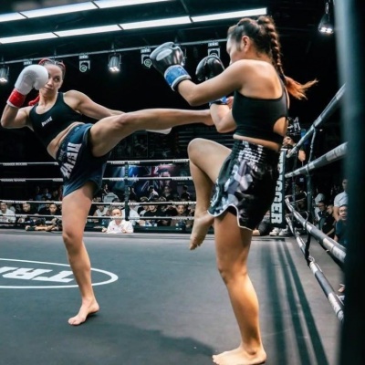 Florencia Greco hizo historia: la peleadora de Castelar es campeona del mundo de kickboxing