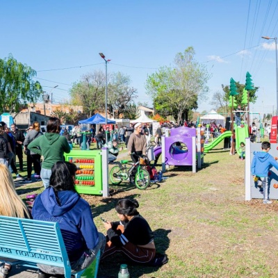 Morón tiene un nuevo espacio verde: inauguraron la Plaza Malvinas Argentinas