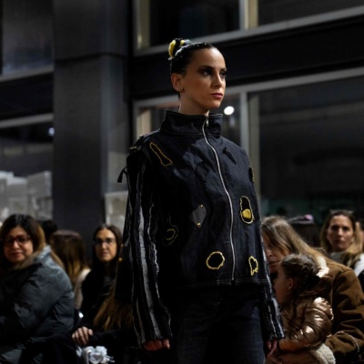 Anfibio en la Universidad de Morón: un desfile de transformación y creatividad