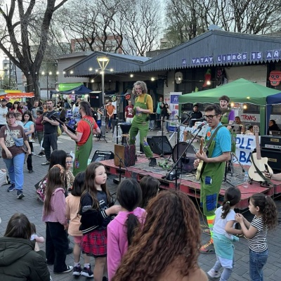 Yatay Libros celebró sus 15 años con un fiestón en las calles de Haedo