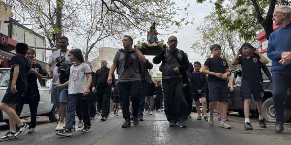 Emoción: Peregrinación llevó a la Virgen del Rosario de Pompeya por el centro de Castelar